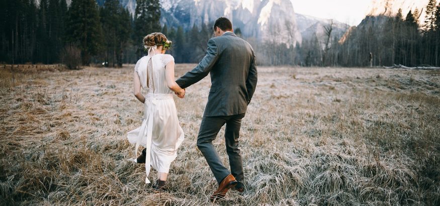 bride-and-groom-holding-hands-in-yosemite-valley-min